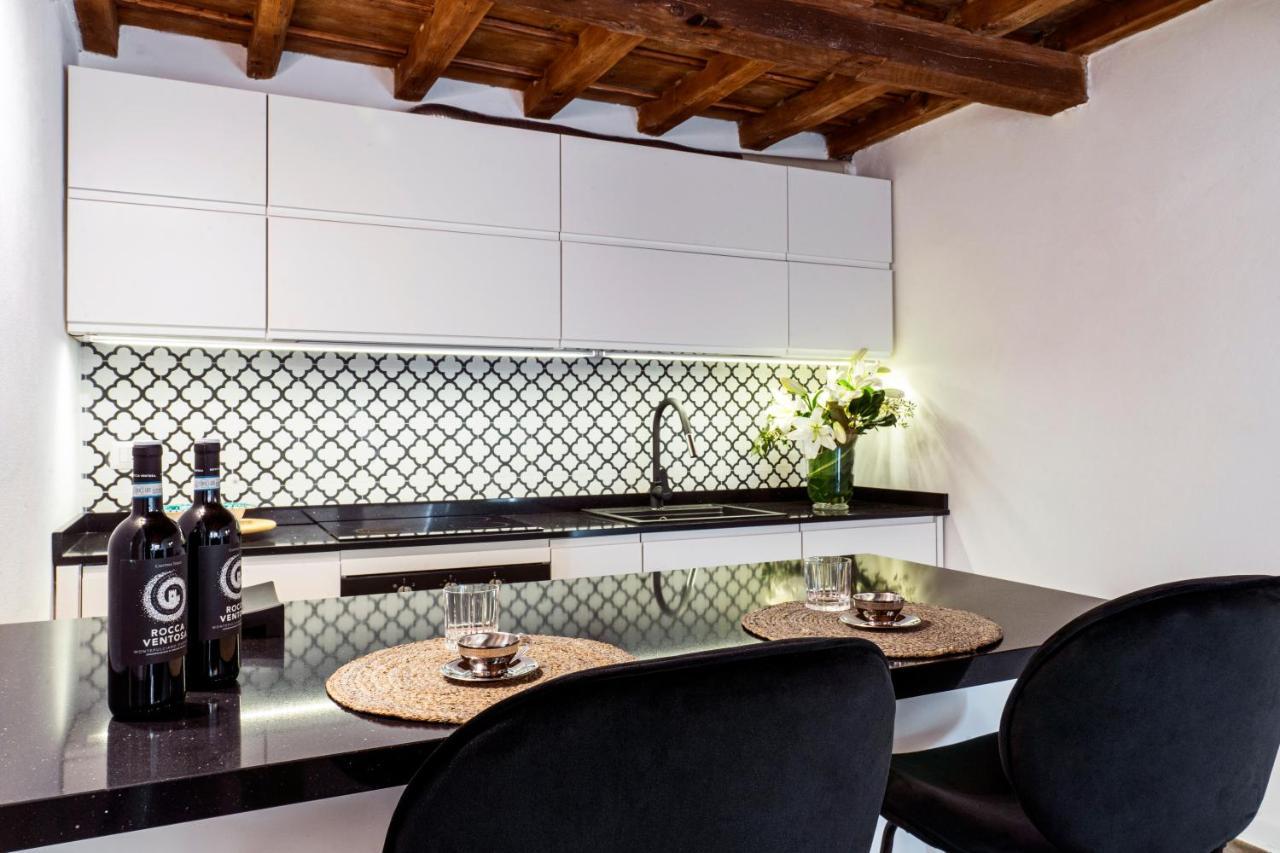 Palazzovilla Historic Building Luxury Suite Флоренция Экстерьер фото